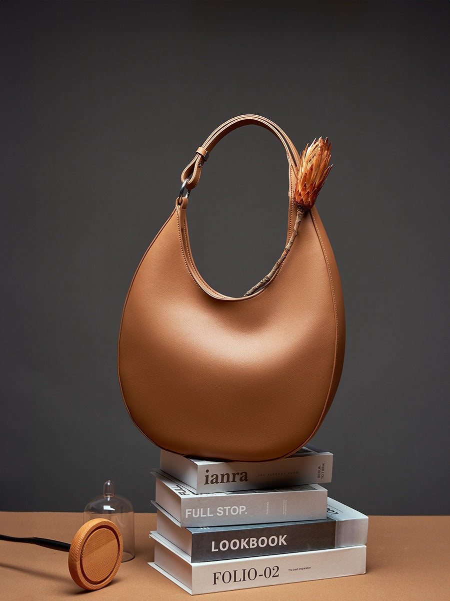 Sac croissant Célæno Pervenche Paris – cuir – photo 3