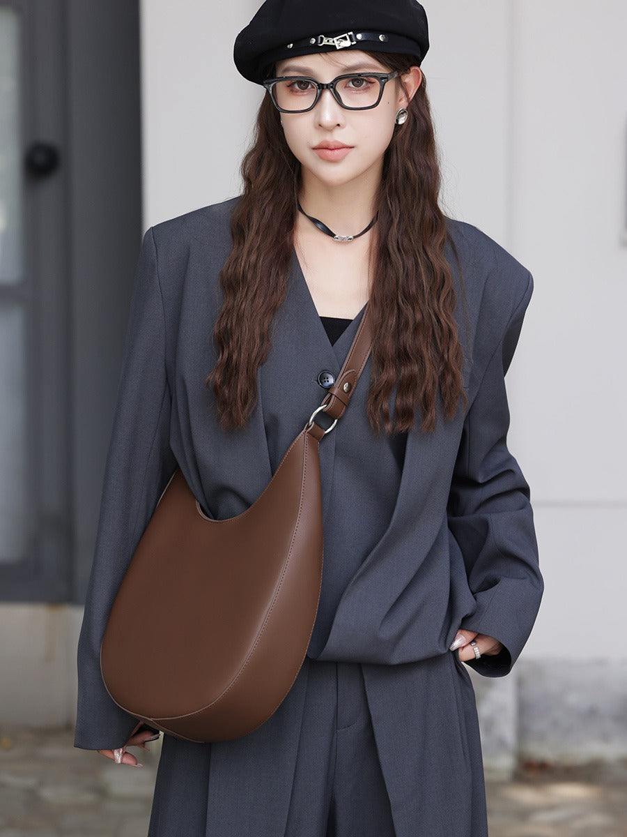Sac croissant Célæno Pervenche Paris – cuir – photo 4