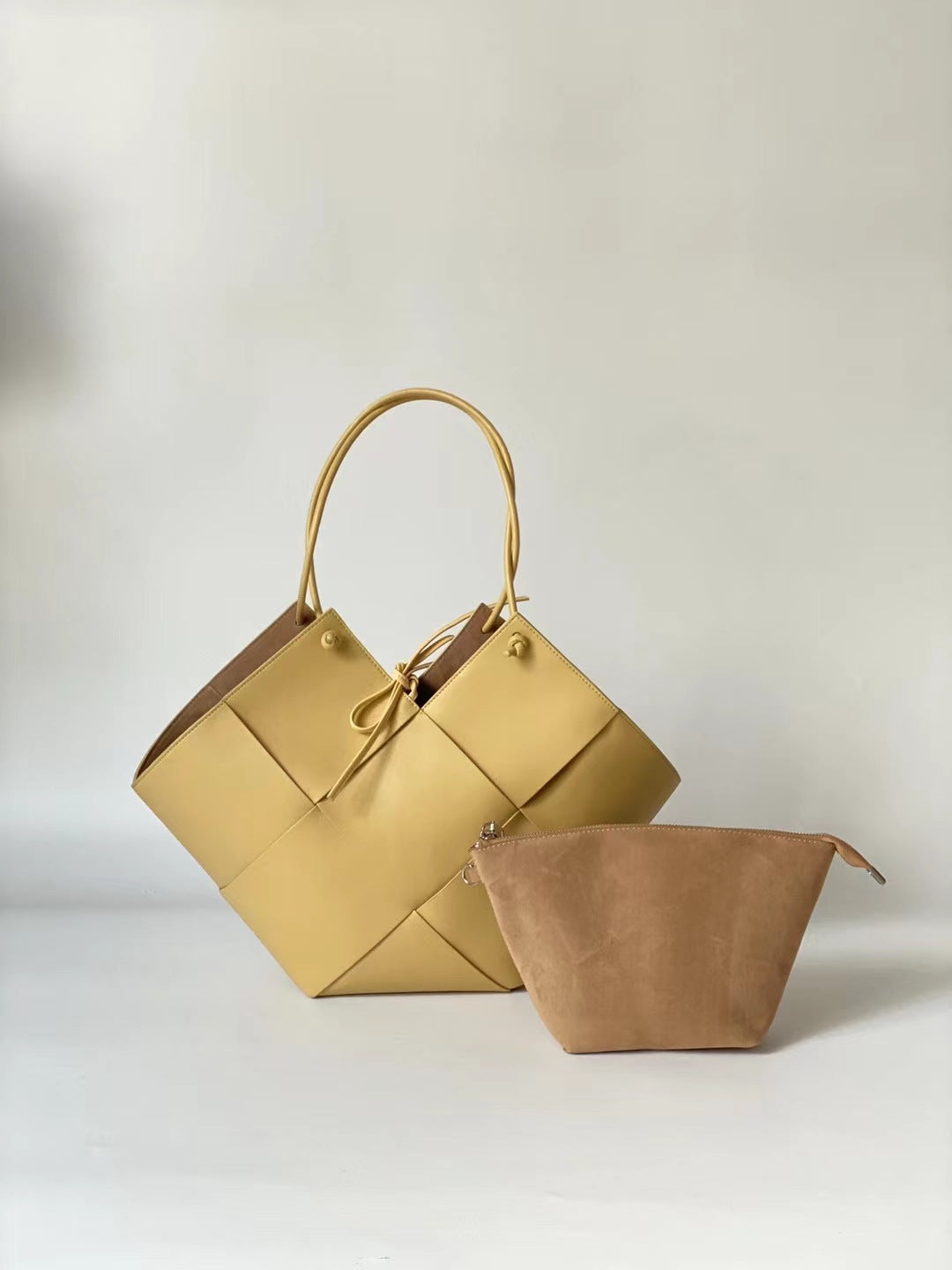 Sac Ambre Pervenche Paris – seau tressé, cuir véritable
