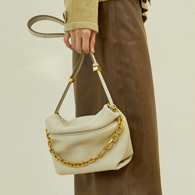 Sac nuage Astérope Pervenche Paris – cuir plissé à chaîne – photo 3