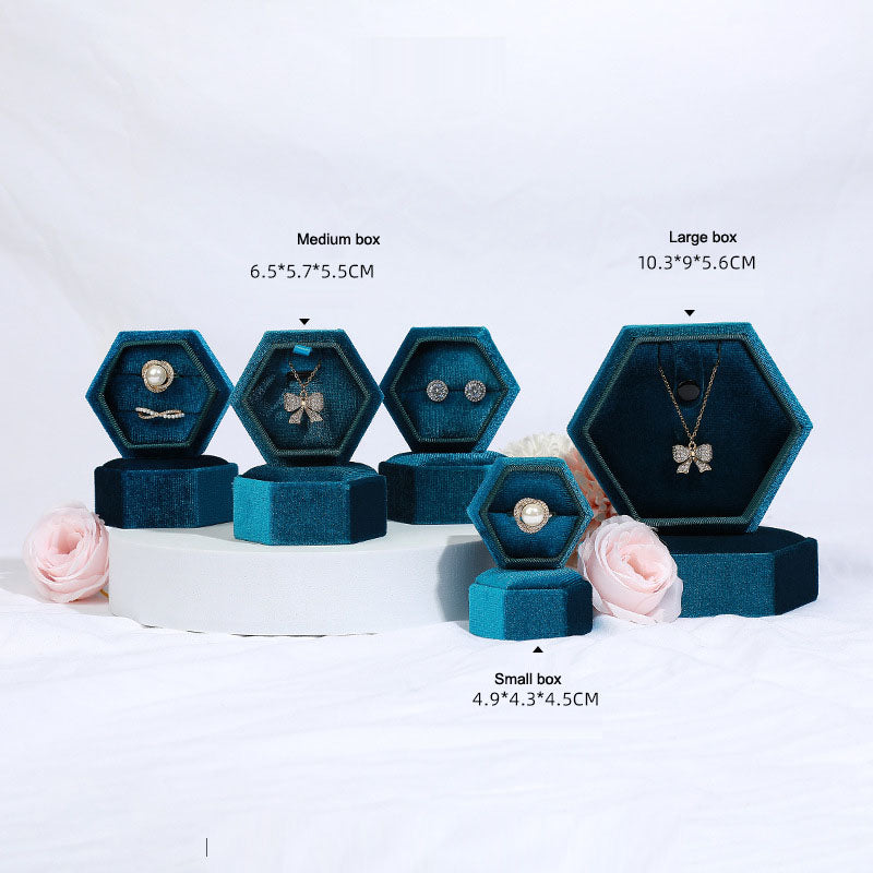 Écrin Sugilite Pervenche Paris – hexagonal velours