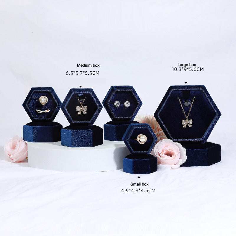 Écrin Sugilite Pervenche Paris – hexagonal velours