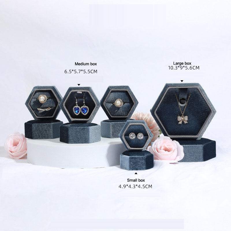 Écrin Sugilite Pervenche Paris – hexagonal velours
